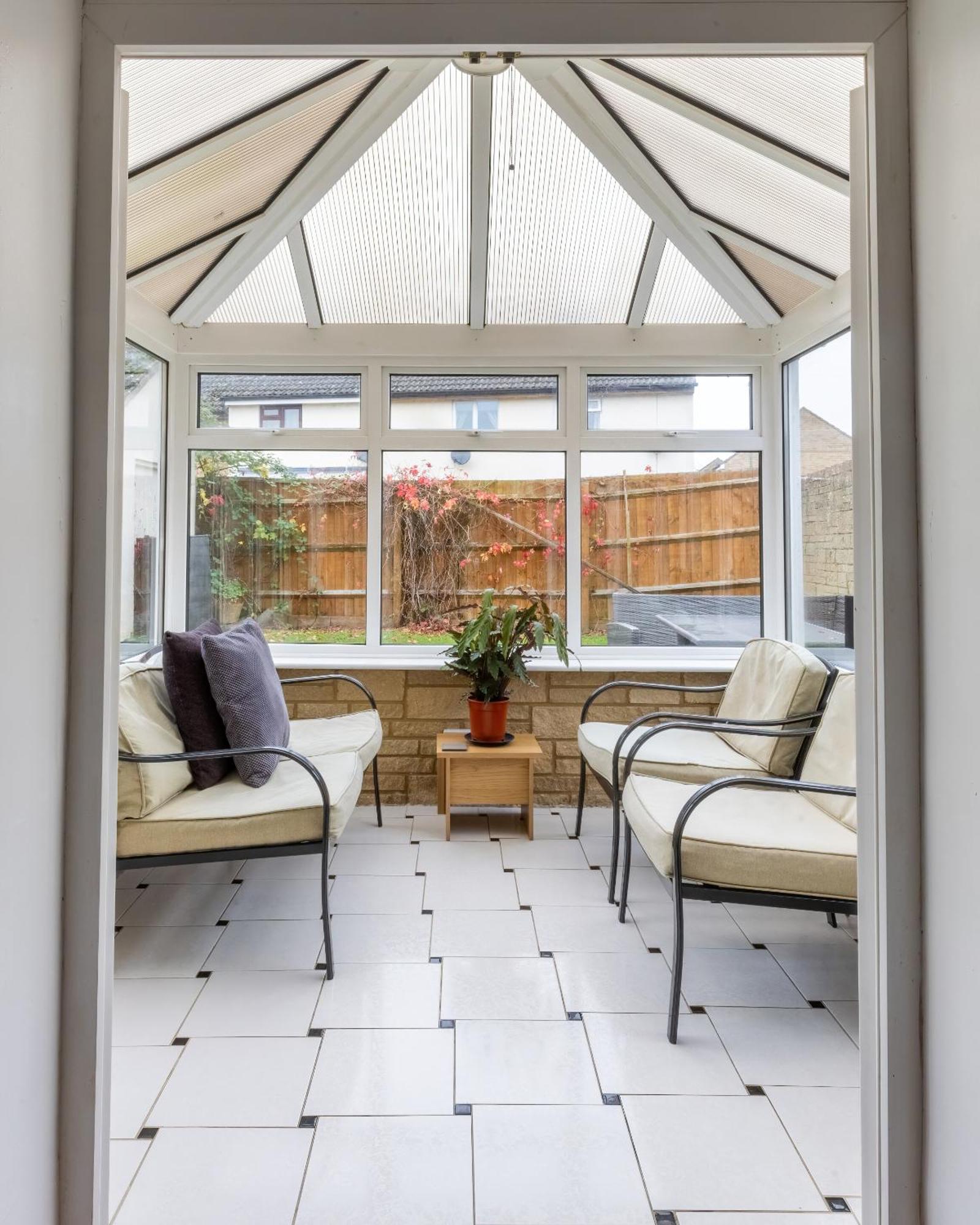 The Conifers Large Detached Home With Off Street Parking Witney Exterior foto